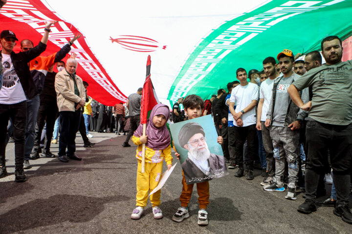 دکتر قنبری: ملت ایران راست قامت پشت انقلاب شان ایستاده اند