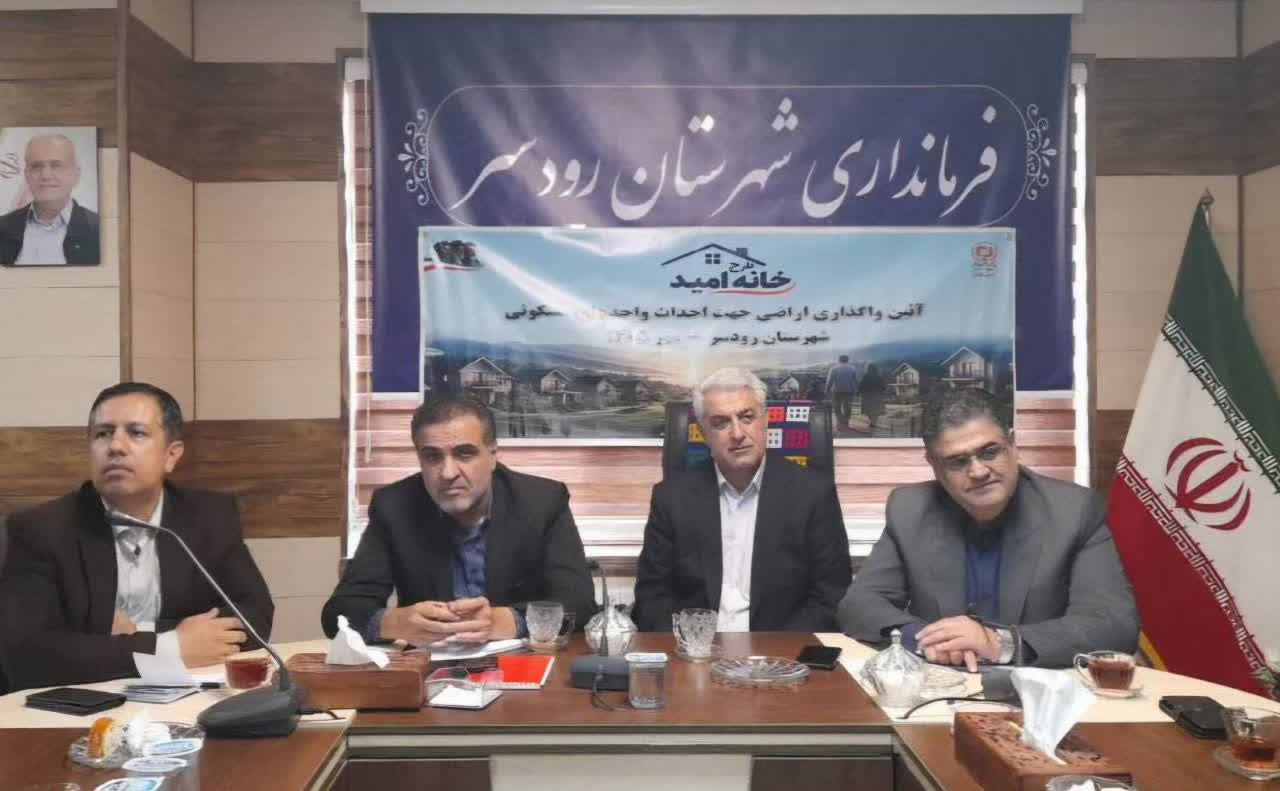 مدیر کل بنیاد مسکن : خانواده های روستایی برای مقاوم سازی به بنیاد مسکن مراجعه کنند