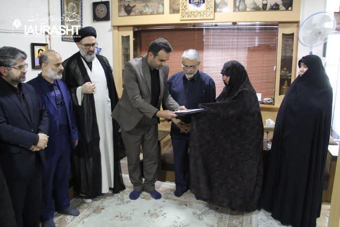 رئیس و مسئولان دانشگاه آزاد گیلان با خانواده شهید زرین دیدار کردند