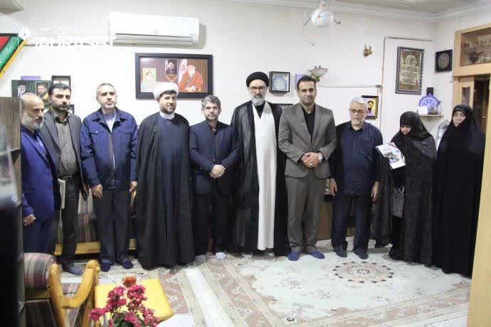 رئیس و مسئولان دانشگاه آزاد گیلان با خانواده شهید زرین دیدار کردند