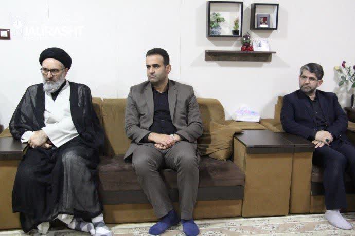 رئیس و مسئولان دانشگاه آزاد گیلان با خانواده شهید زرین دیدار کردند