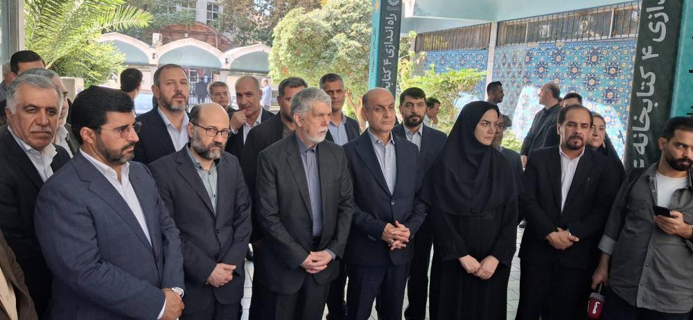 کتابخانه سیار رودسر با حضور وزیر ارشاد افتتاح شد