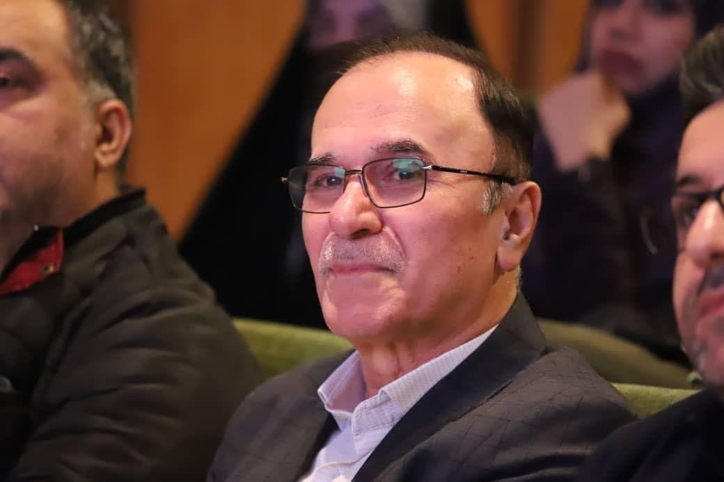 روز و هفته خبرنگار را با شایستگی برگزار کنید