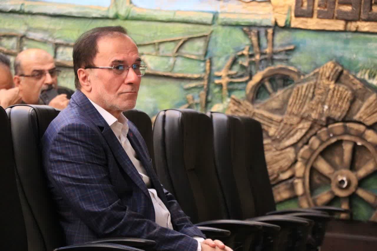 آگاهی جامعه به تقویت رسانه ها و روابط عمومی ها نیاز دارد